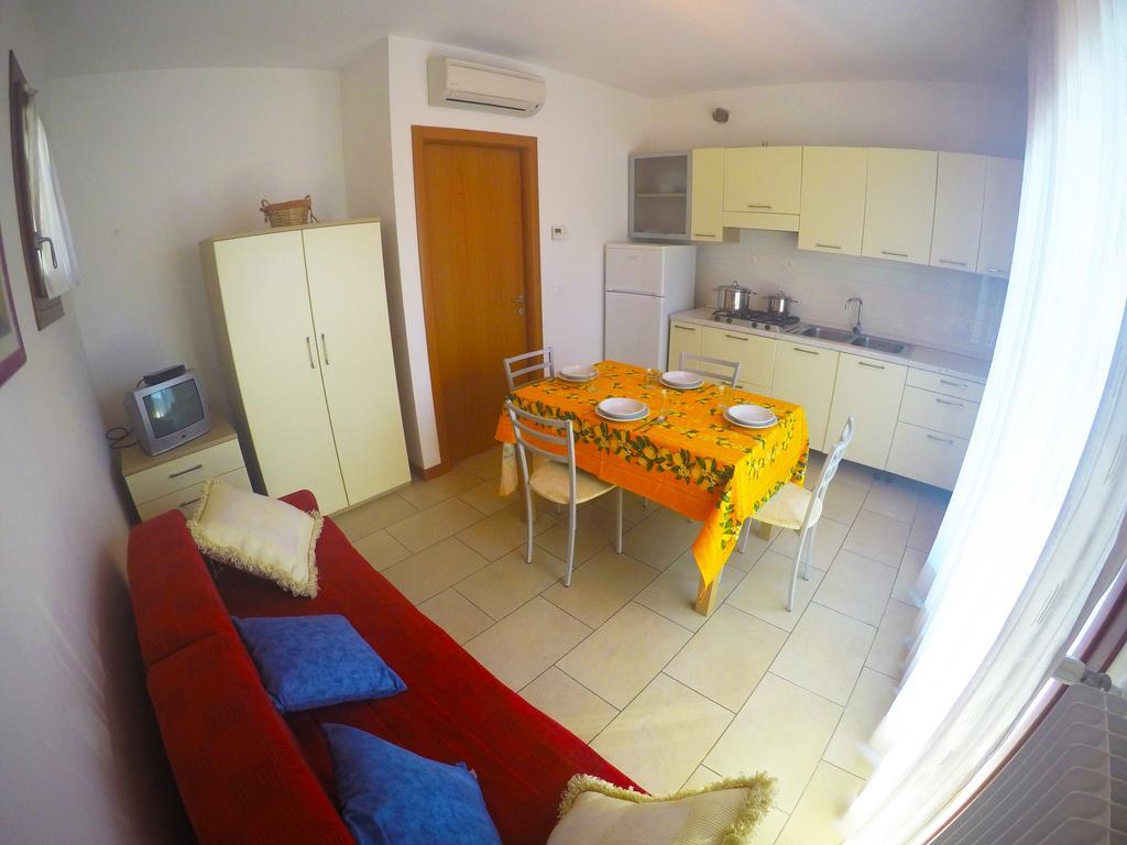 Residence Le Piramidi Каорле Экстерьер фото
